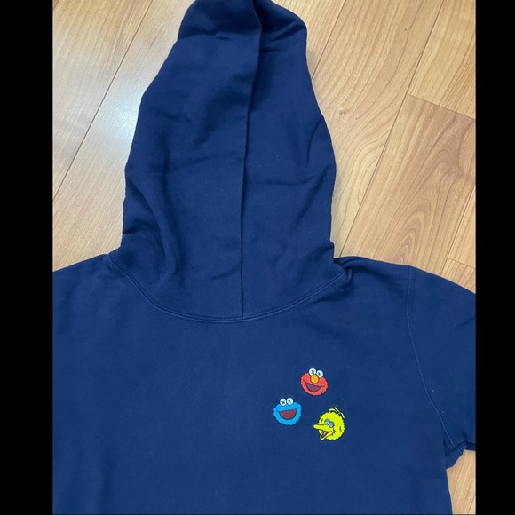 KAWS x Uniqlo x Sesame Street Hoodie - Picture 4 of 4